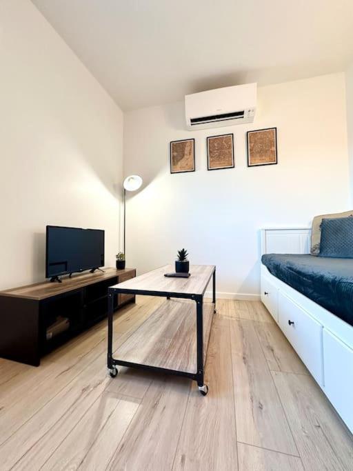 Appartamento Le Clemenceau - Parking Prive - Fibre & Clim Mont-de-Marsan Esterno foto