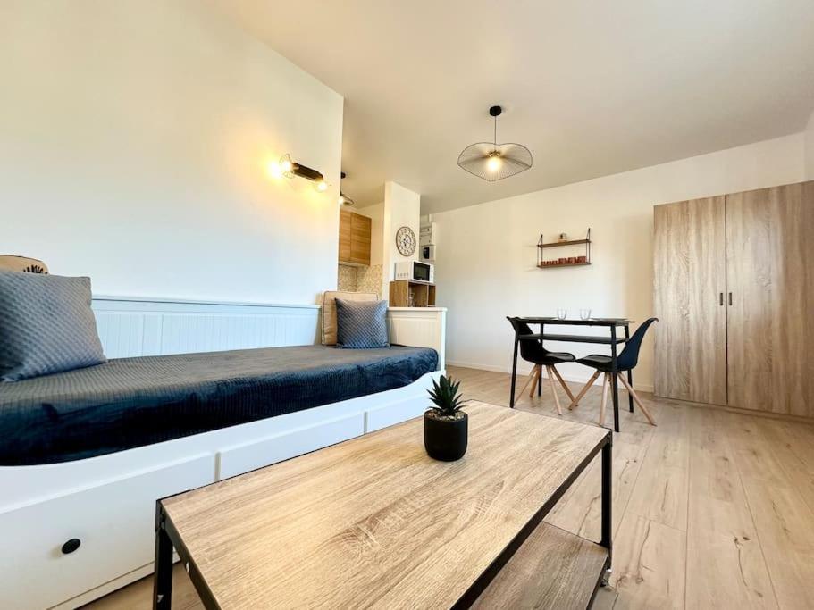 Appartamento Le Clemenceau - Parking Prive - Fibre & Clim Mont-de-Marsan Esterno foto